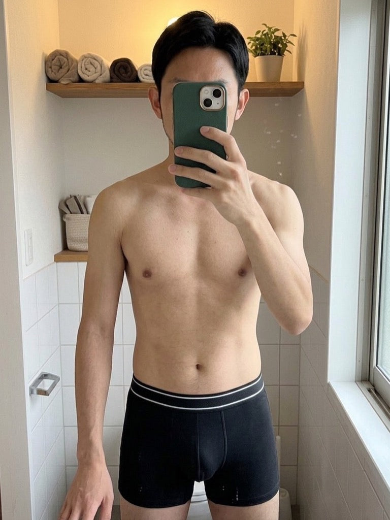 Homme portant le Boxer 3D FRØAMY noir, salle de bain, taille M